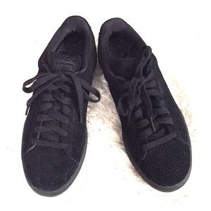 Puma black suede swirl sneakers, size 7.5